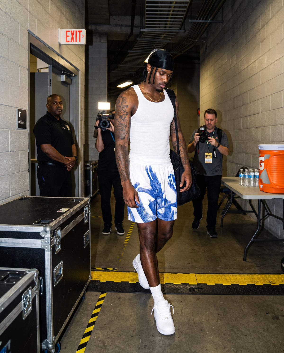 Power Handz shorts, white, tunnel, side angle